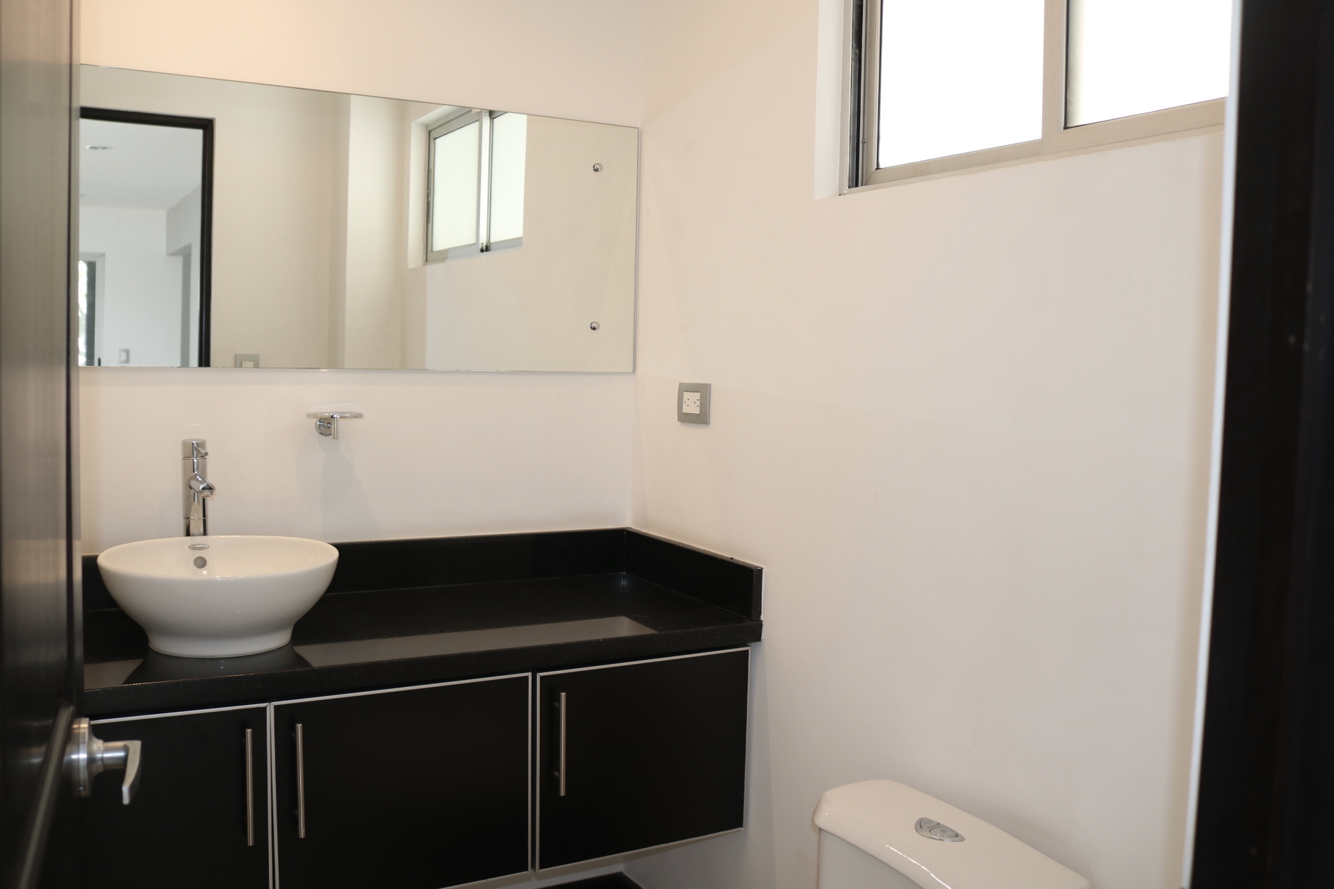 3 bed Single Family Homes For Sale in Santa Ana, San Jose - thumb 5