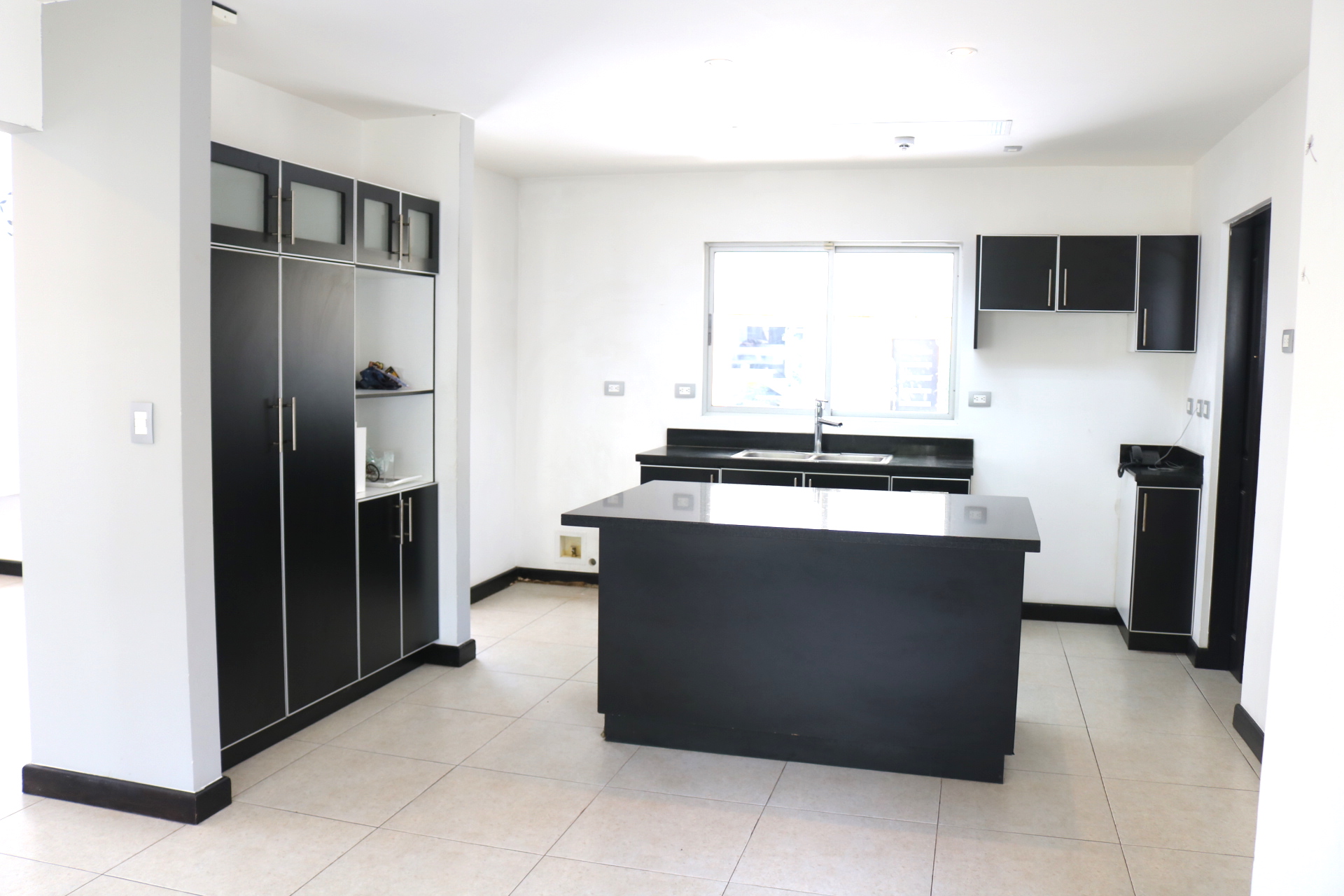 3 bed Single Family Homes For Sale in Santa Ana, San Jose - thumb 4