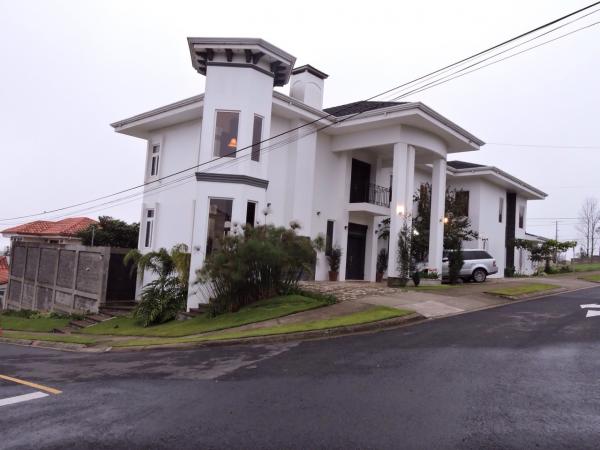 3 bed Condo For Sale in Carmen, Cartago - thumb 4