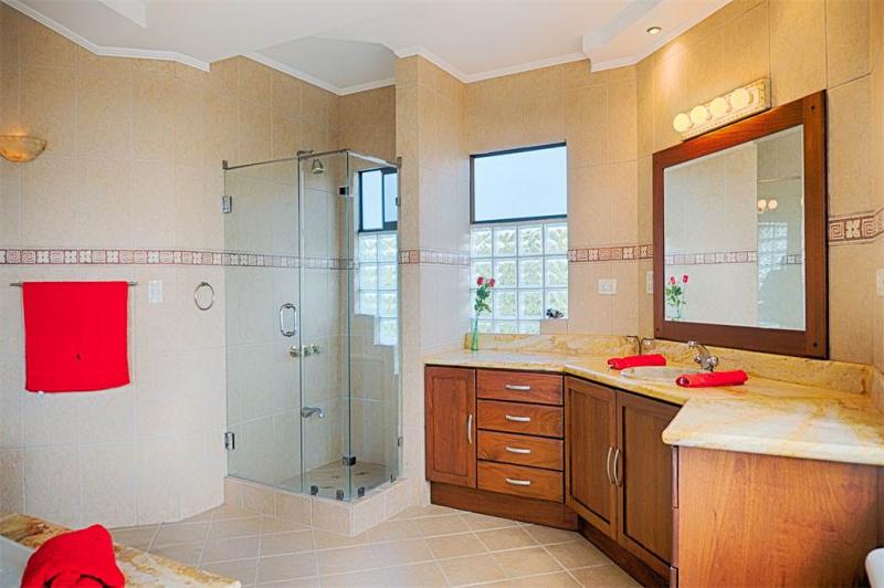 5 bed Single Family Homes For Sale in San Rafael, Heredia - thumb 7