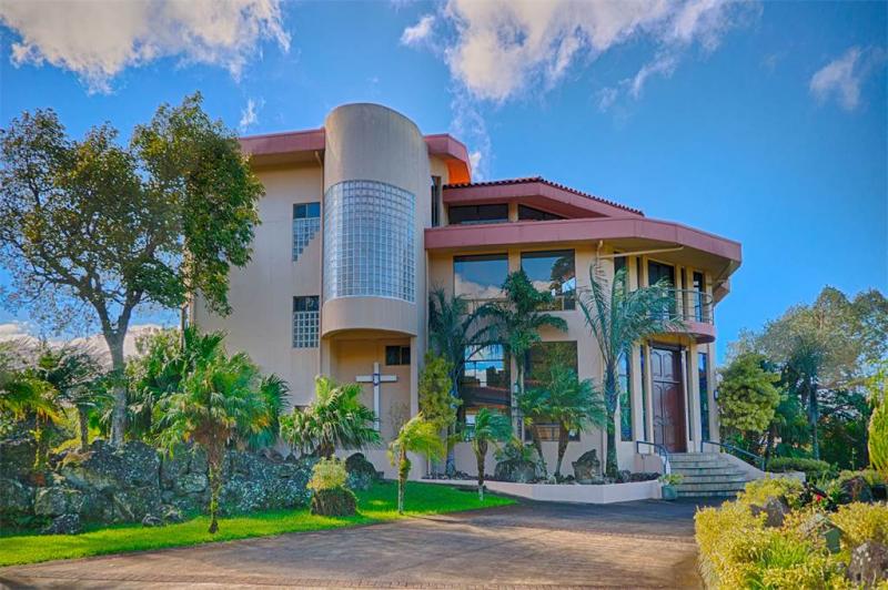 5 bed Single Family Homes For Sale in San Rafael, Heredia - thumb 1