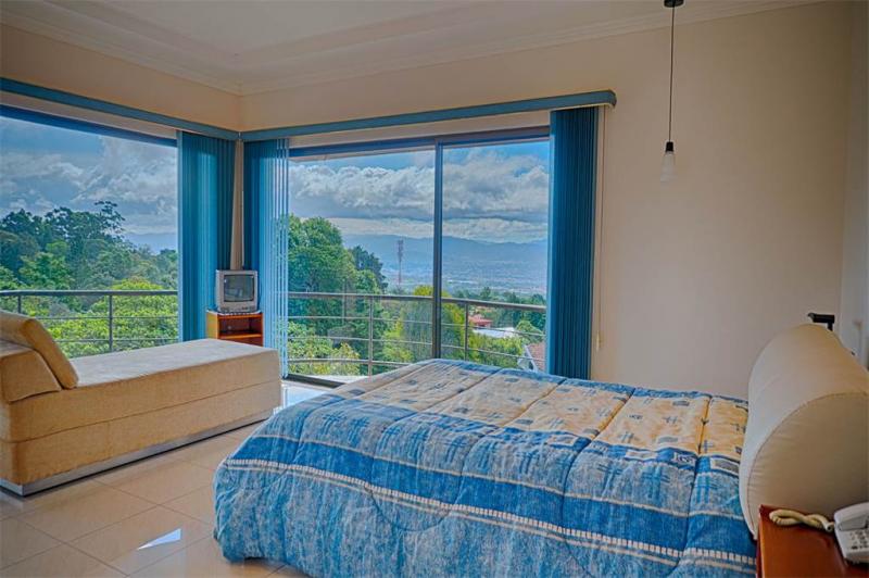 5 bed Single Family Homes For Sale in San Rafael, Heredia - thumb 6