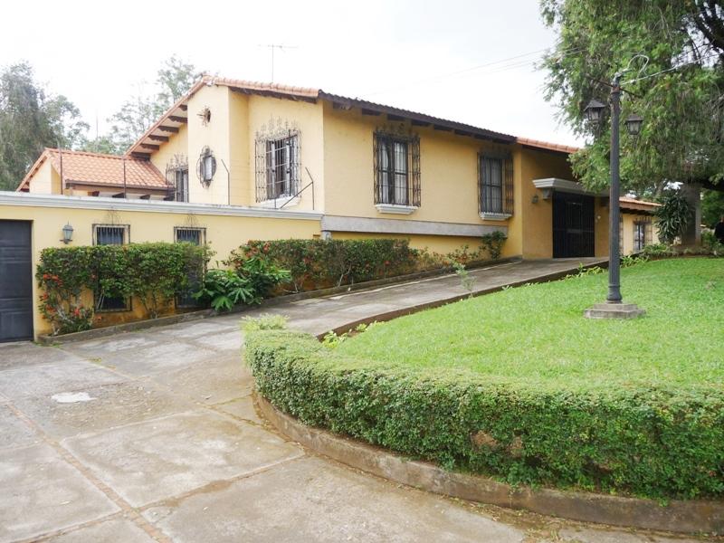 5 bed Single Family Homes For Sale in Curridabat, San Jose - thumb 1