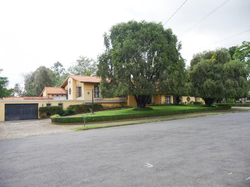 5 bed Single Family Homes For Sale in Curridabat, San Jose - thumb 10