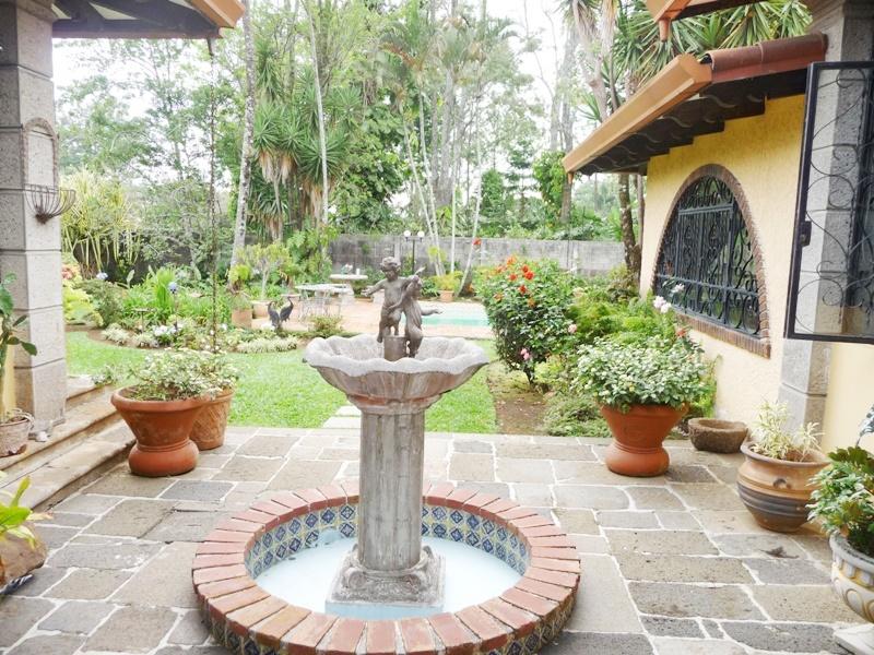 5 bed Single Family Homes For Sale in Curridabat, San Jose - thumb 3