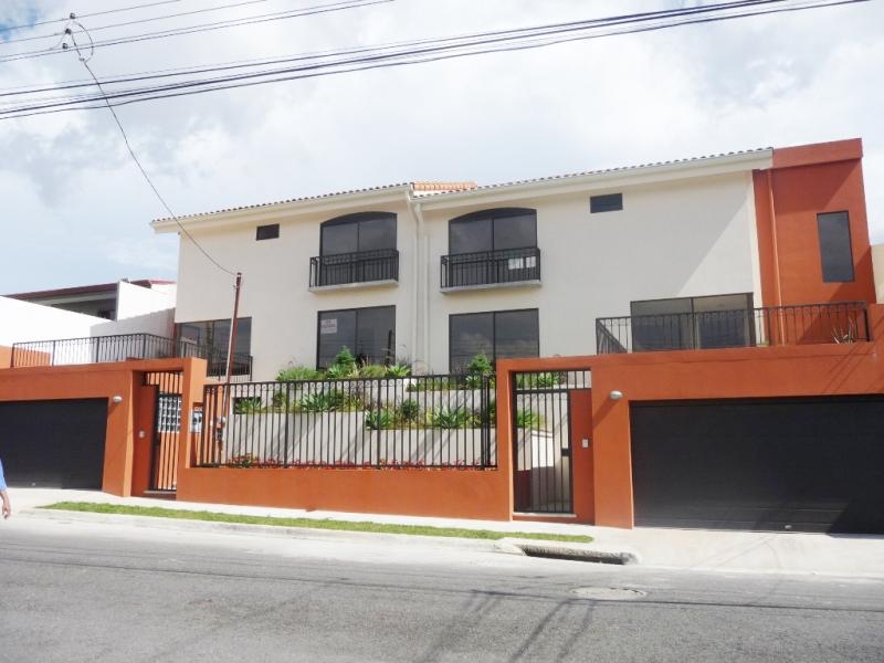 4 bed Single Family Homes For Sale in Curridabat, San Jose - thumb 1