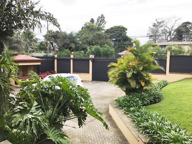 4 bed Single Family Homes For Sale in Curridabat, San Jose - thumb 9