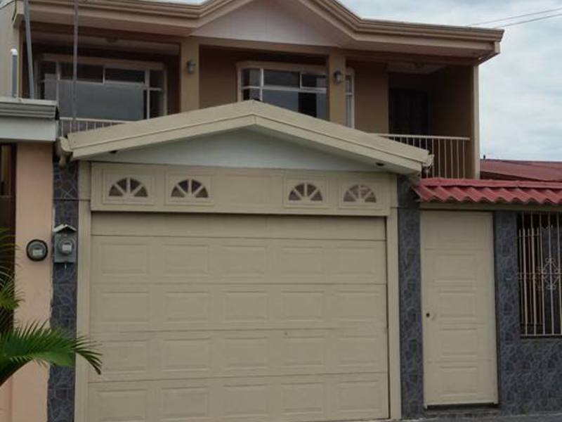 5 bed Single Family Homes For Sale in El Tejar, Cartago - 1