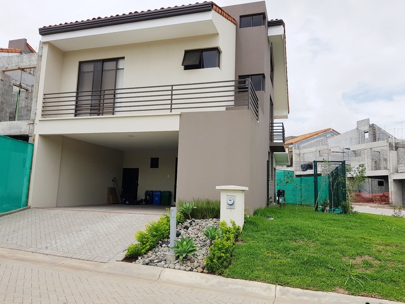 3 bed Condo For Sale in Santa Ana, San Jose - 1