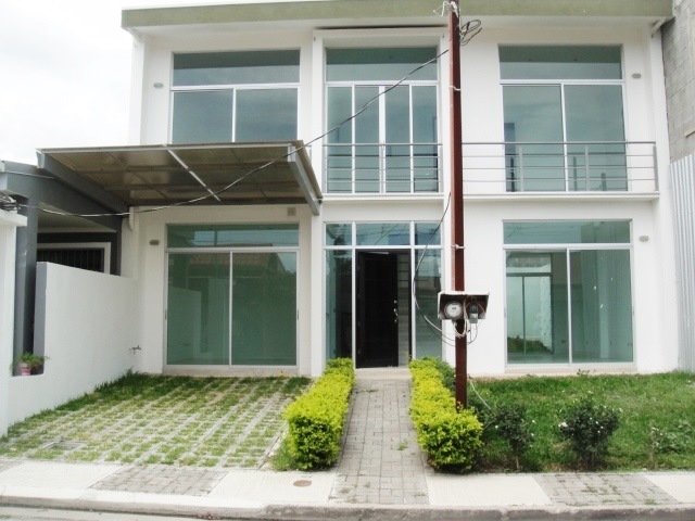 4 bed Single Family Homes For Sale in Santa Ana, San Jose - thumb 1