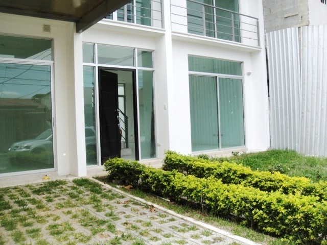 4 bed Single Family Homes For Sale in Santa Ana, San Jose - thumb 12