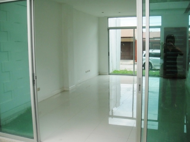 4 bed Single Family Homes For Sale in Santa Ana, San Jose - thumb 17