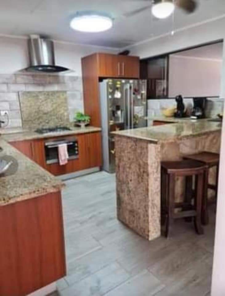 5 bed Single Family Homes For Sale in San Jose, San Jose - thumb 8