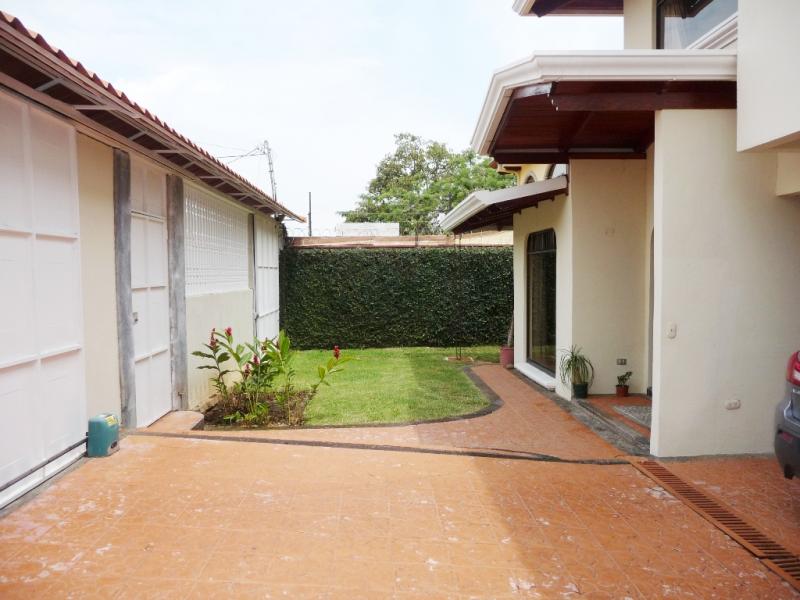 3 bed Single Family Homes For Sale in Santa Ana, San Jose - thumb 10