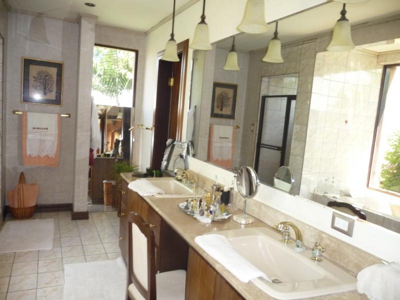 4 bed Single Family Homes For Sale in La Uruca, San Jose - thumb 4