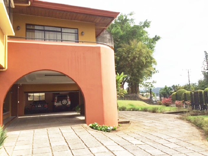 4 bed Single Family Homes For Sale in Curridabat, San Jose - thumb 1