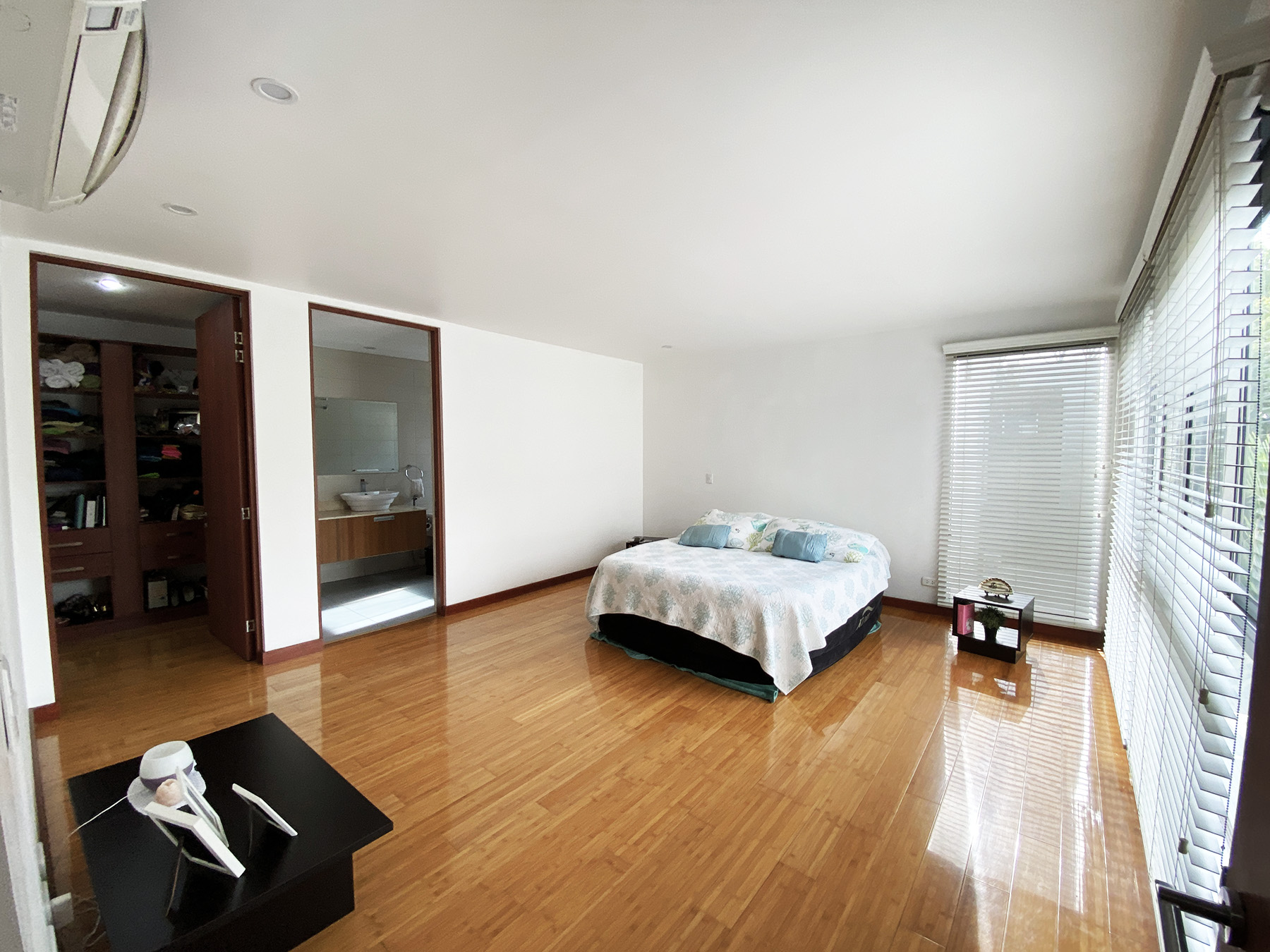 4 bed Single Family Homes For Sale in Santa Ana, San Jose - thumb 3