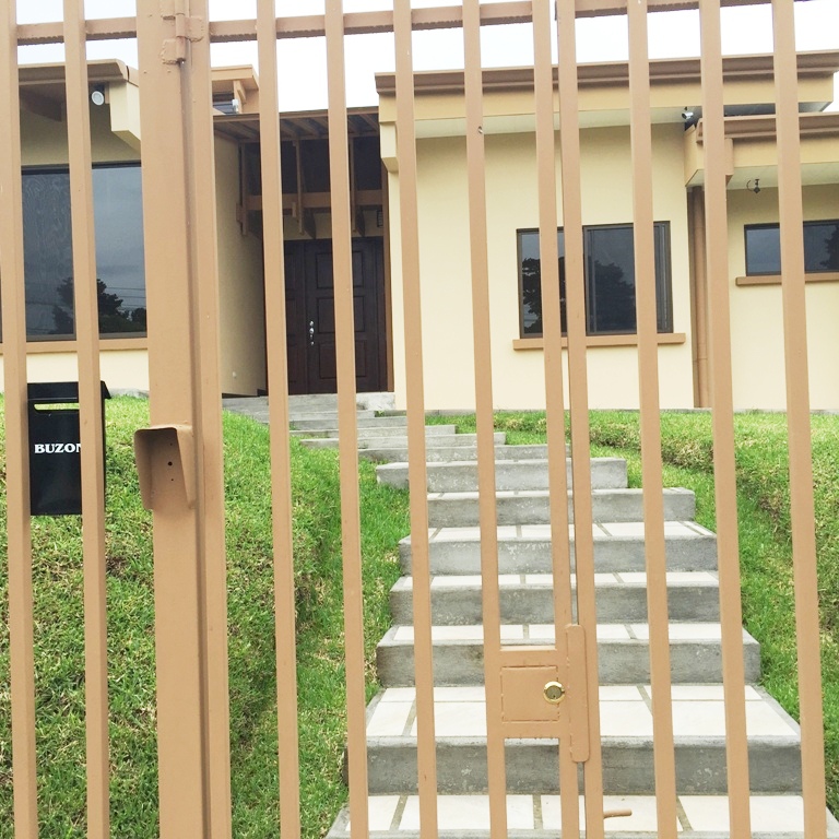 5 bed Single Family Homes For Sale in Curridabat, San Jose - thumb 2