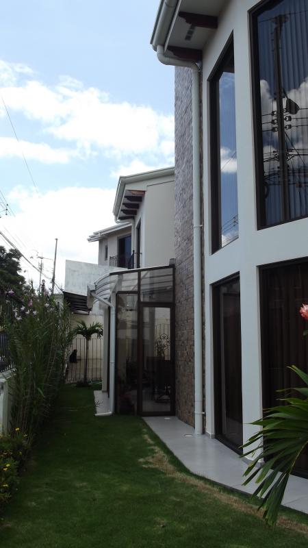 4 bed Single Family Homes For Sale in Curridabat, San Jose - thumb 5