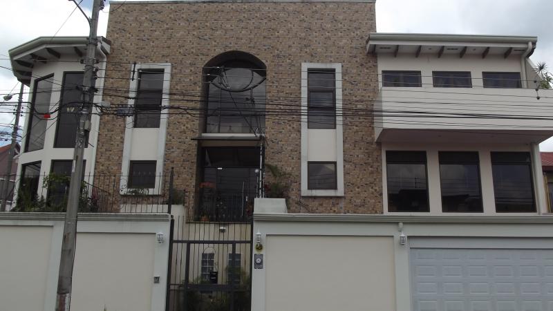 4 bed Single Family Homes For Sale in Curridabat, San Jose - thumb 9