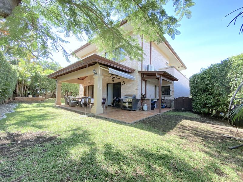 4 bed Single Family Homes For Sale in Santa Ana, San Jose - 1