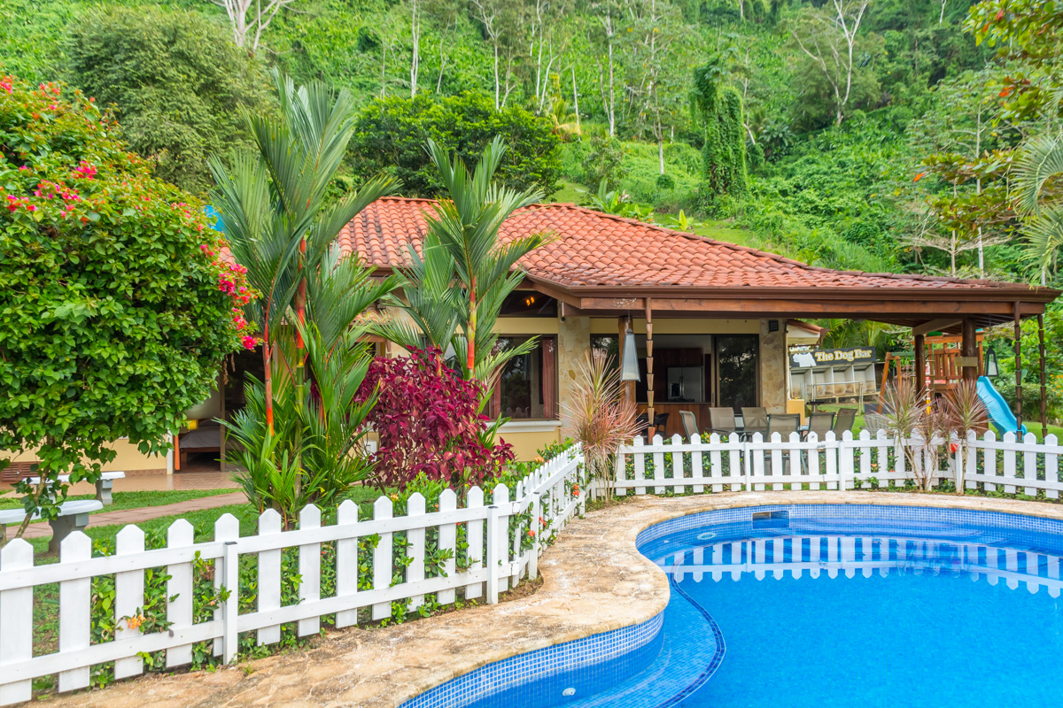 6 bed Single Family Homes For Sale in Dominical, Puntarenas - thumb 1