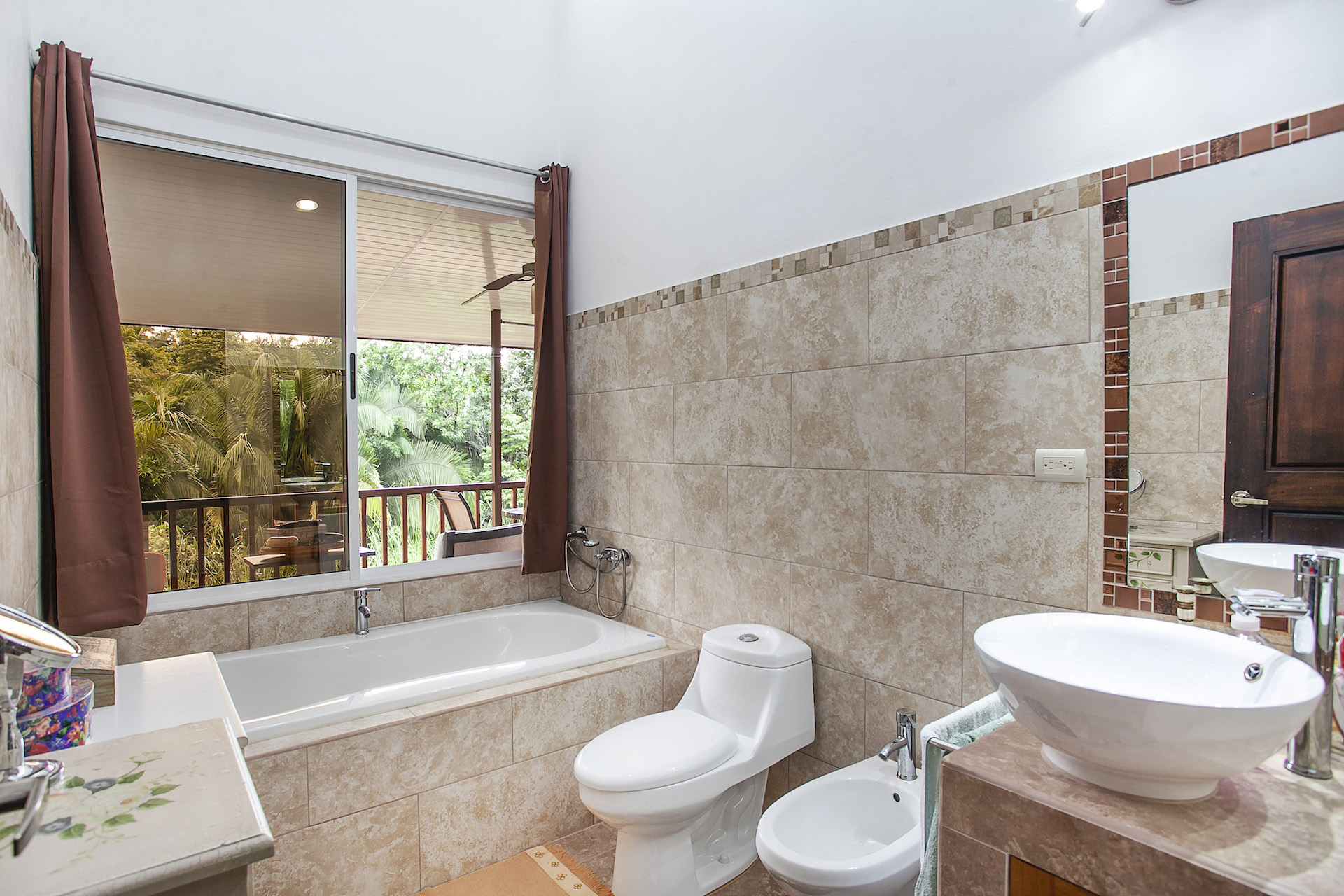 5 bed Single Family Homes For Sale in Quepos, Puntarenas - thumb 12