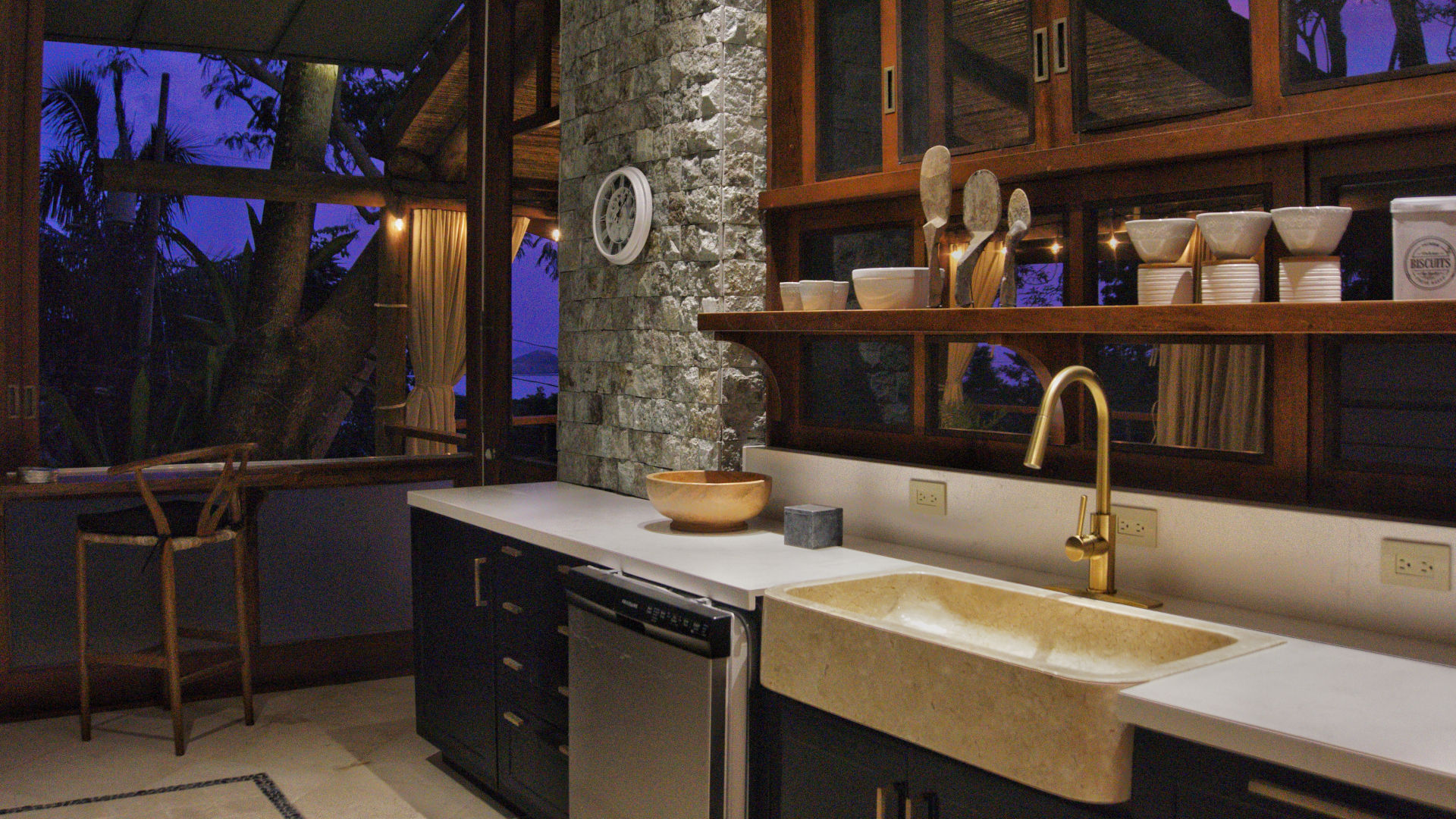 4 bed Single Family Homes For Sale in Manuel Antonio, Puntarenas - thumb 14