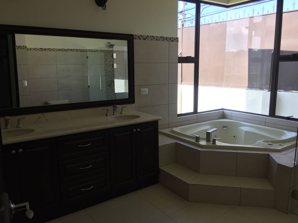 4 bed Condo For Sale in San Isidro, Heredia - thumb 7