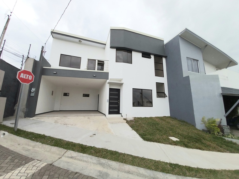 4 bed Single Family Homes For Sale in Concepción, Cartago - 1