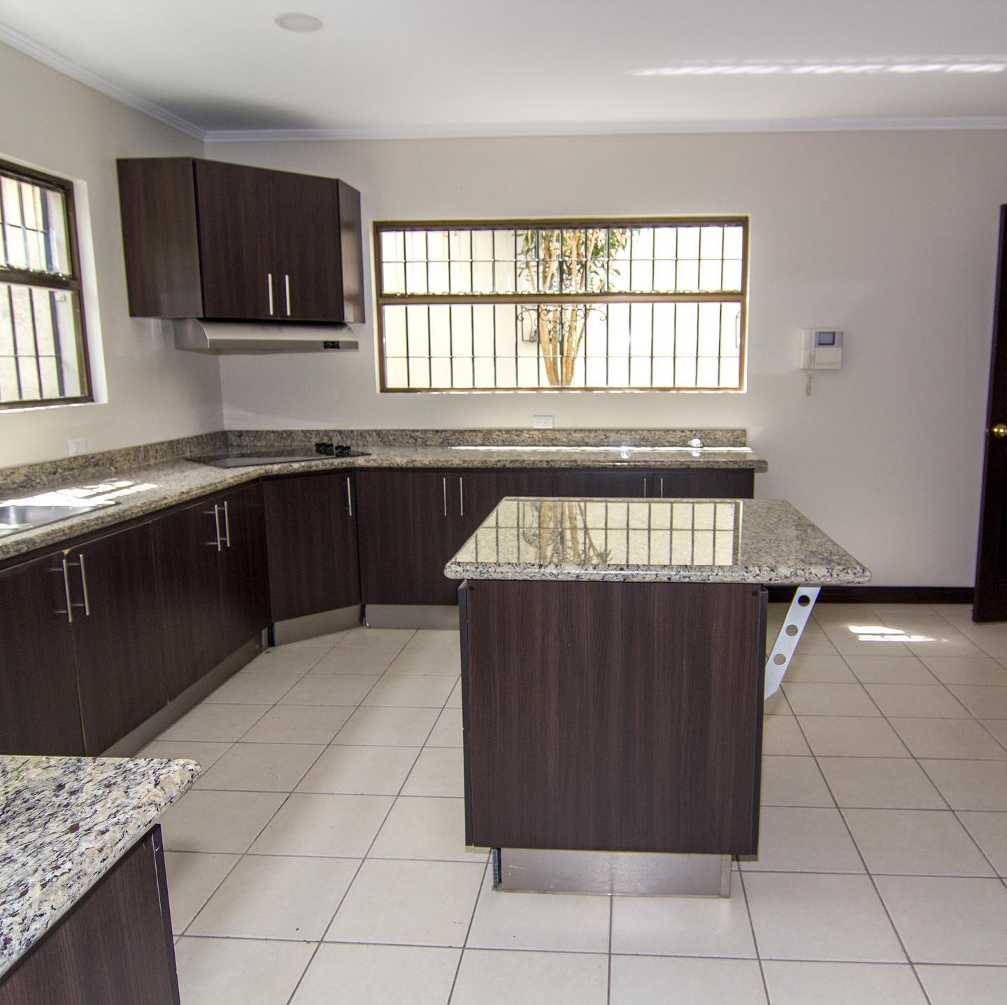 4 bed Single Family Homes For Sale in Curridabat, San Jose - thumb 1