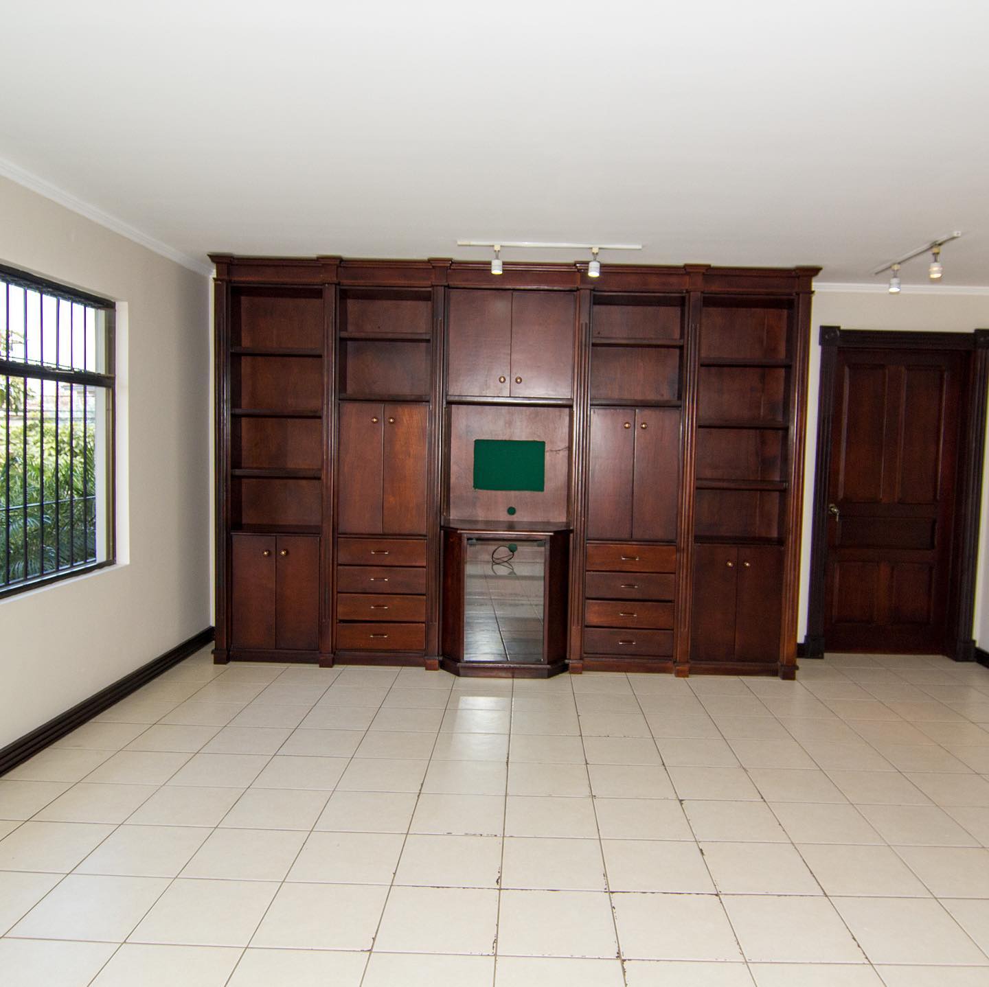 4 bed Single Family Homes For Sale in Curridabat, San Jose - thumb 2