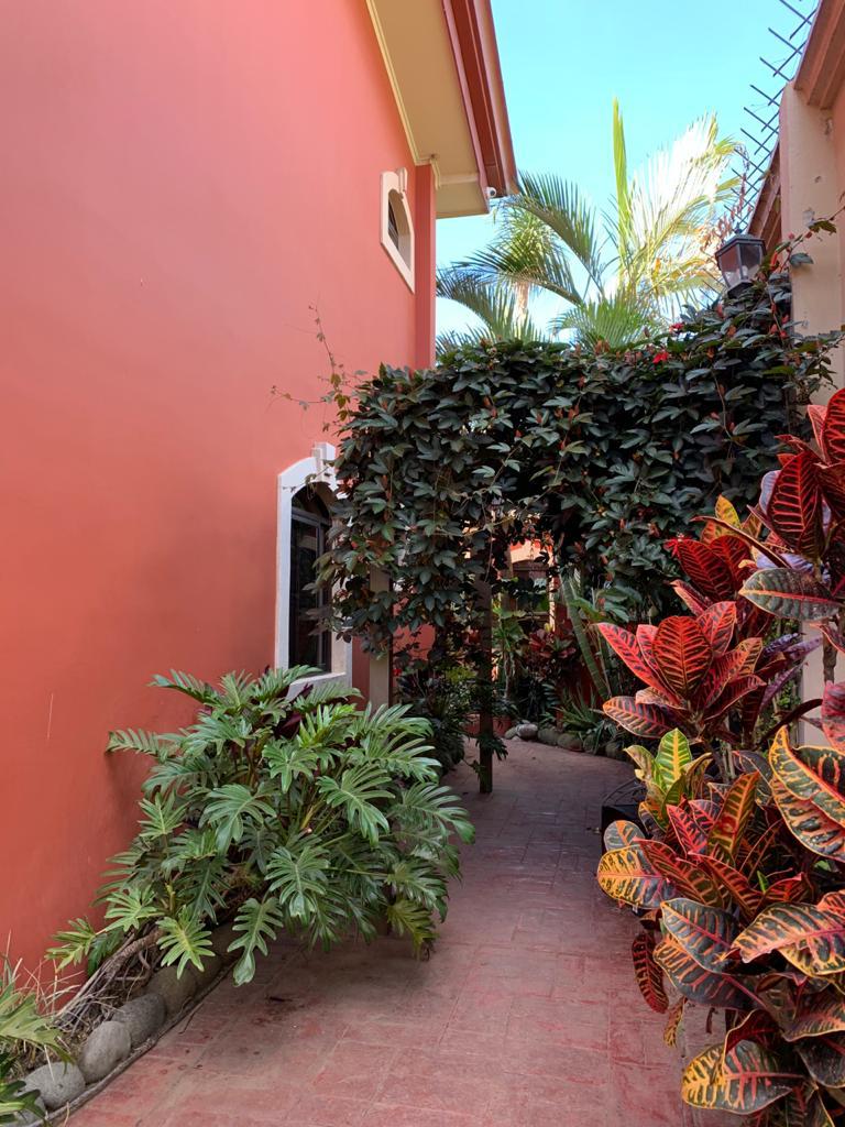 6 bed Single Family Homes For Sale in Curridabat, San Jose - thumb 8