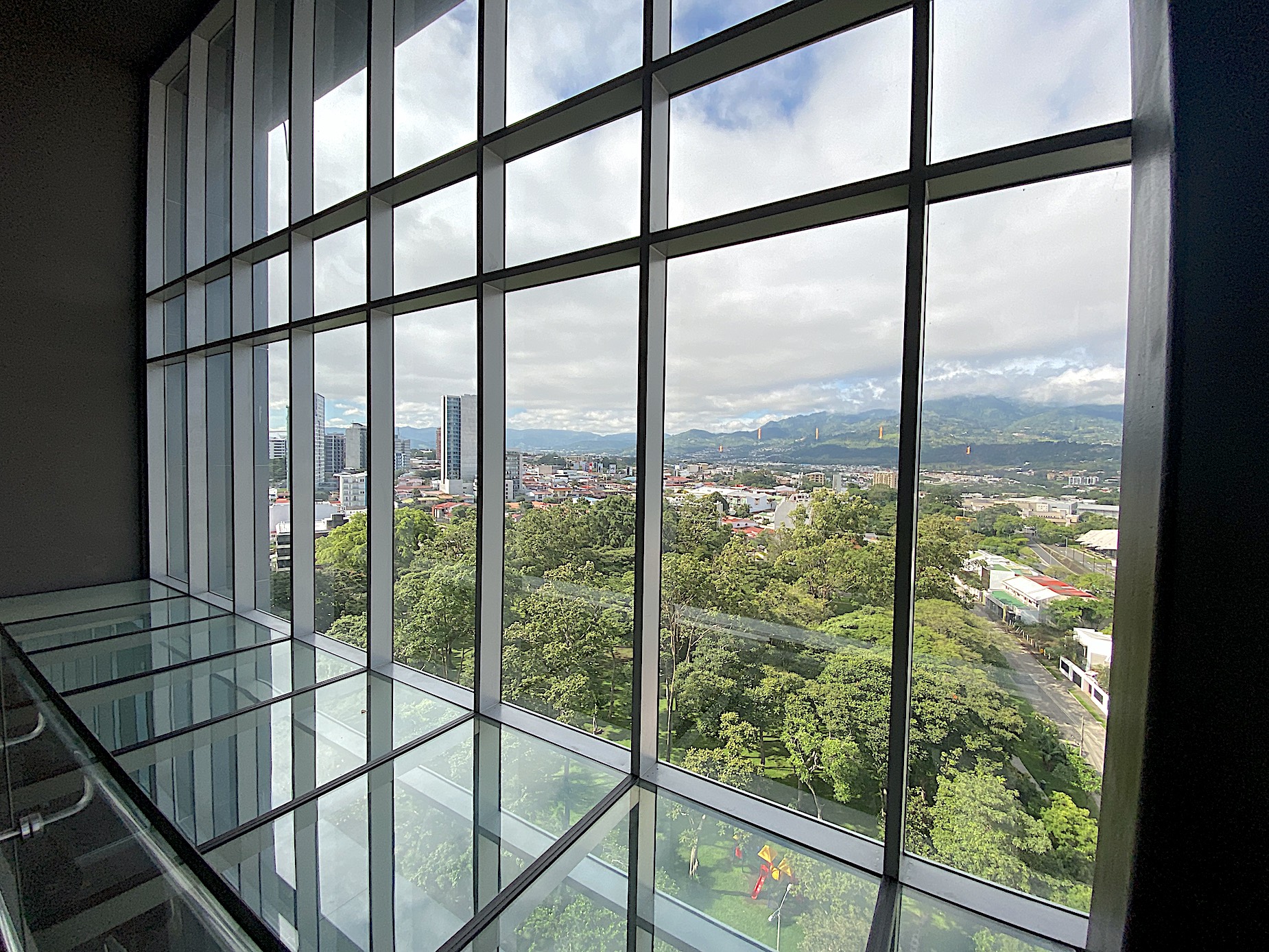2 bed Apartment For Sale in Rohrmoser, San Jose - thumb 2