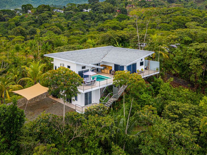 9 bed Hotel / Leisure For Sale in Ojochal, Puntarenas - 1