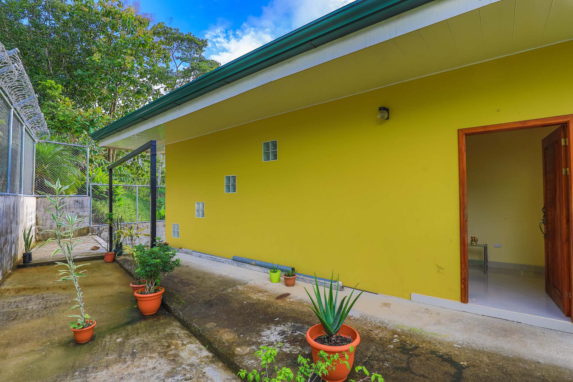4 bed Single Family Homes For Sale in Quepos, Puntarenas - thumb 23
