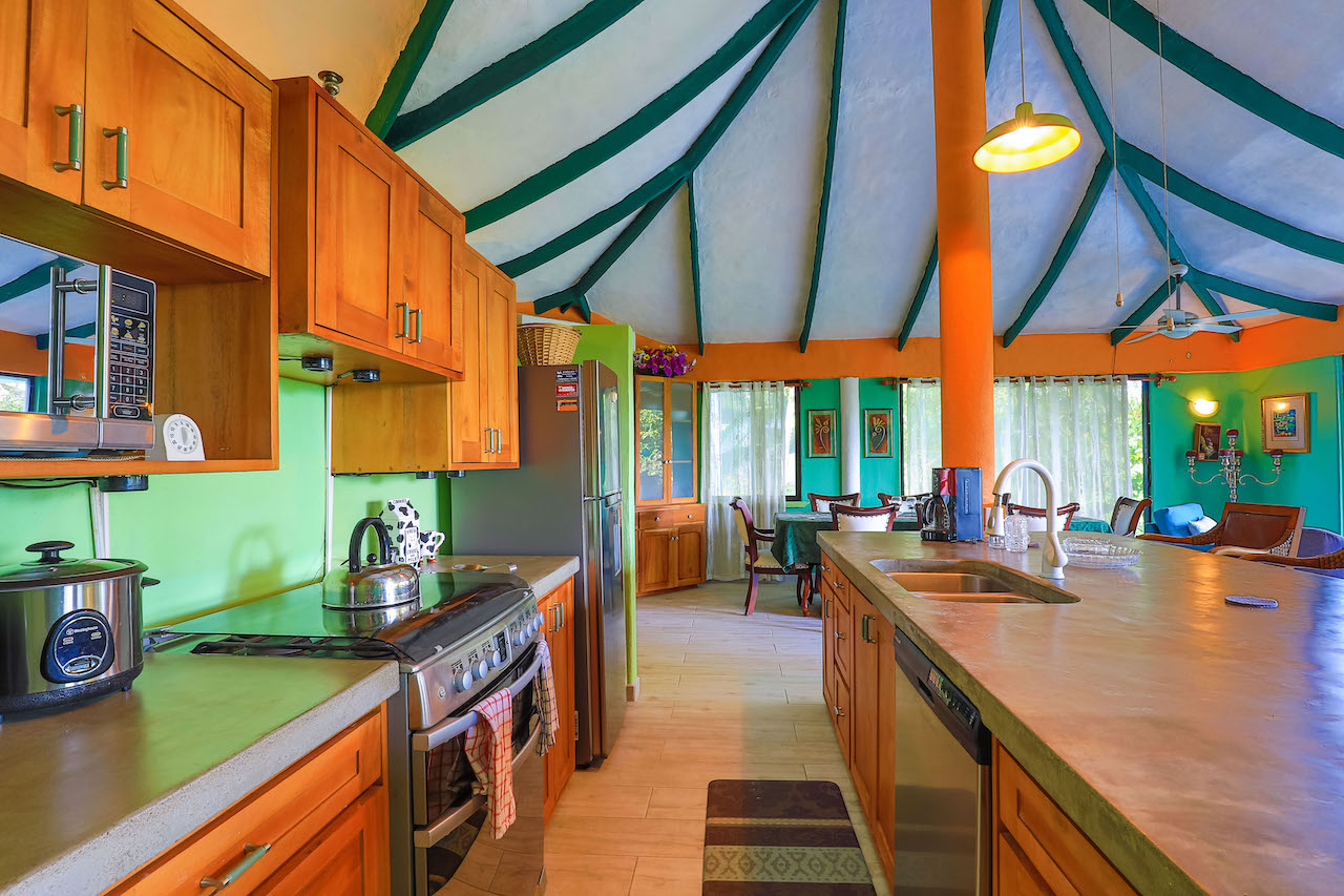 4 bed Single Family Homes For Sale in Manuel Antonio, Puntarenas - thumb 17