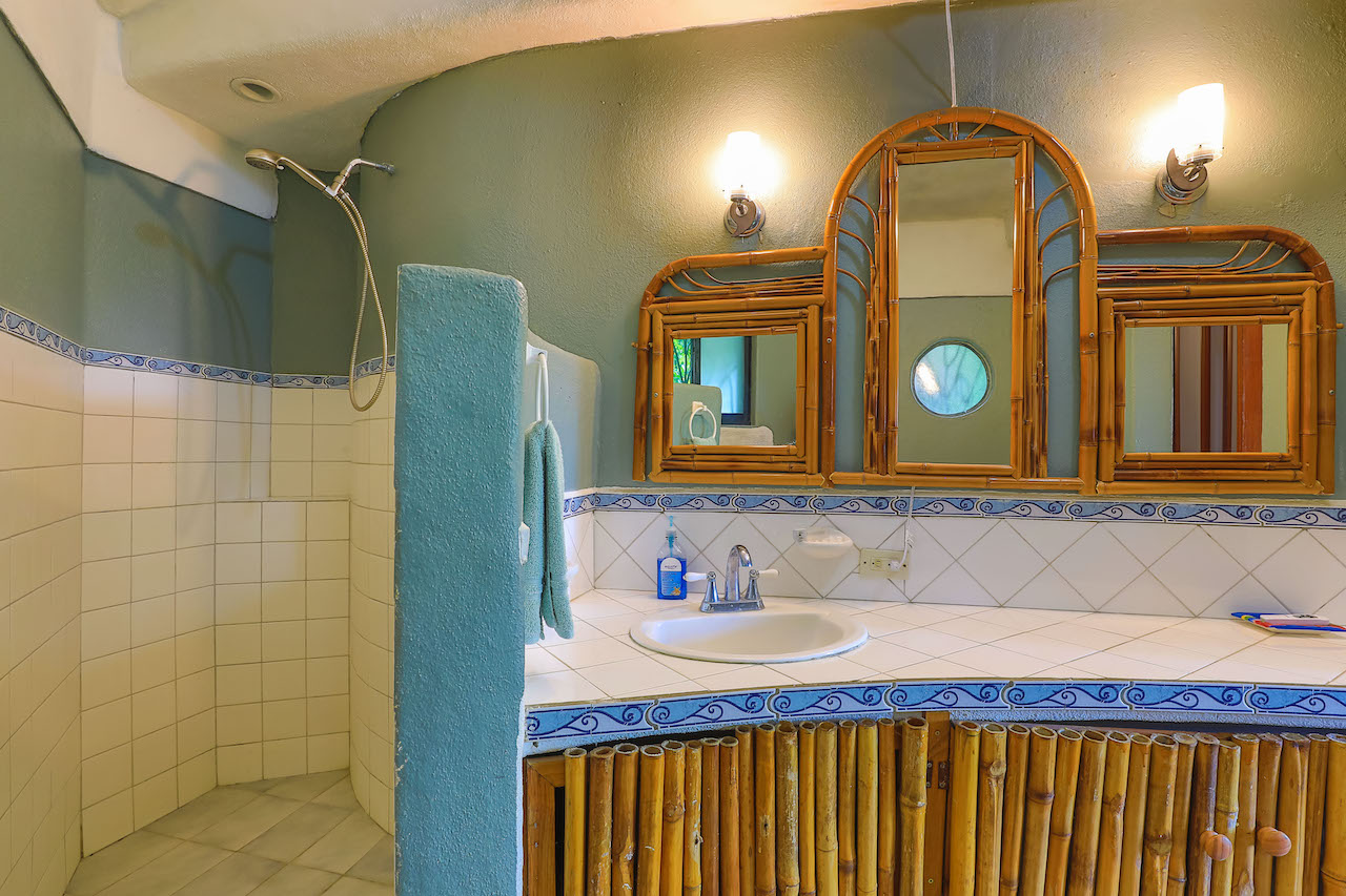 4 bed Single Family Homes For Sale in Manuel Antonio, Puntarenas - thumb 13