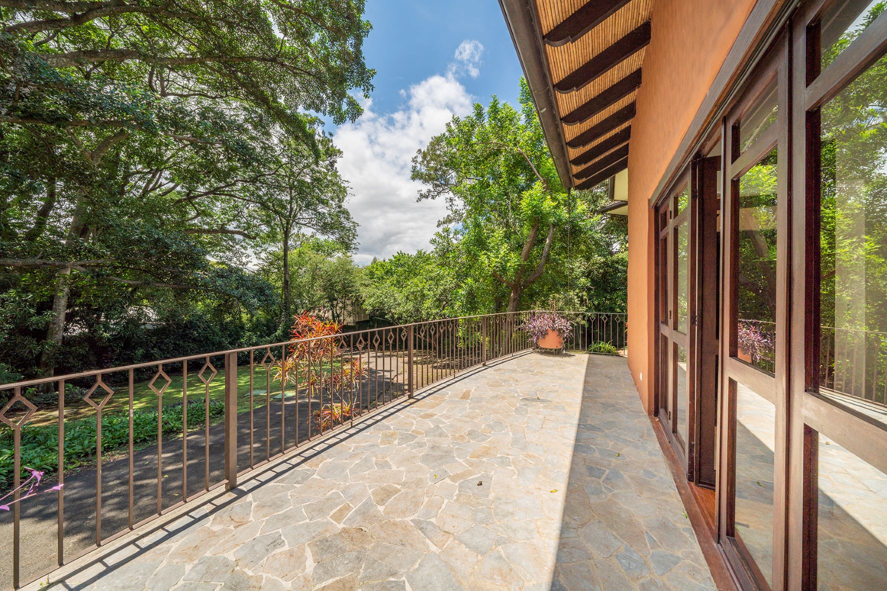 4 bed Single Family Homes For Sale in Escazu, San Jose - thumb 8