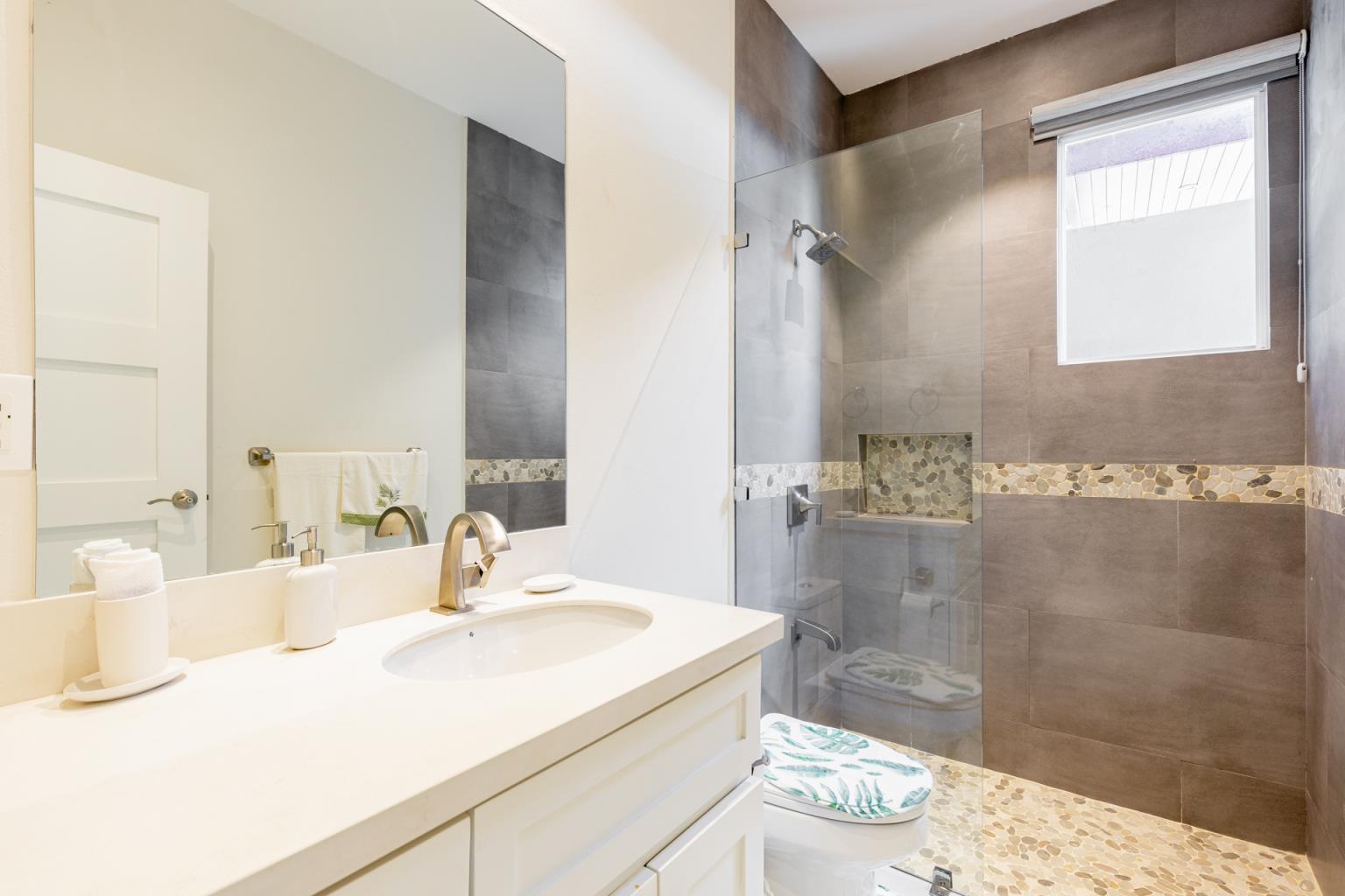 6 bed Single Family Homes For Sale in Playa Flamingo, Guanacaste - thumb 10