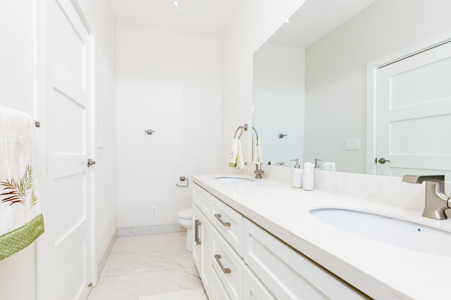 6 bed Single Family Homes For Sale in Playa Flamingo, Guanacaste - thumb 13