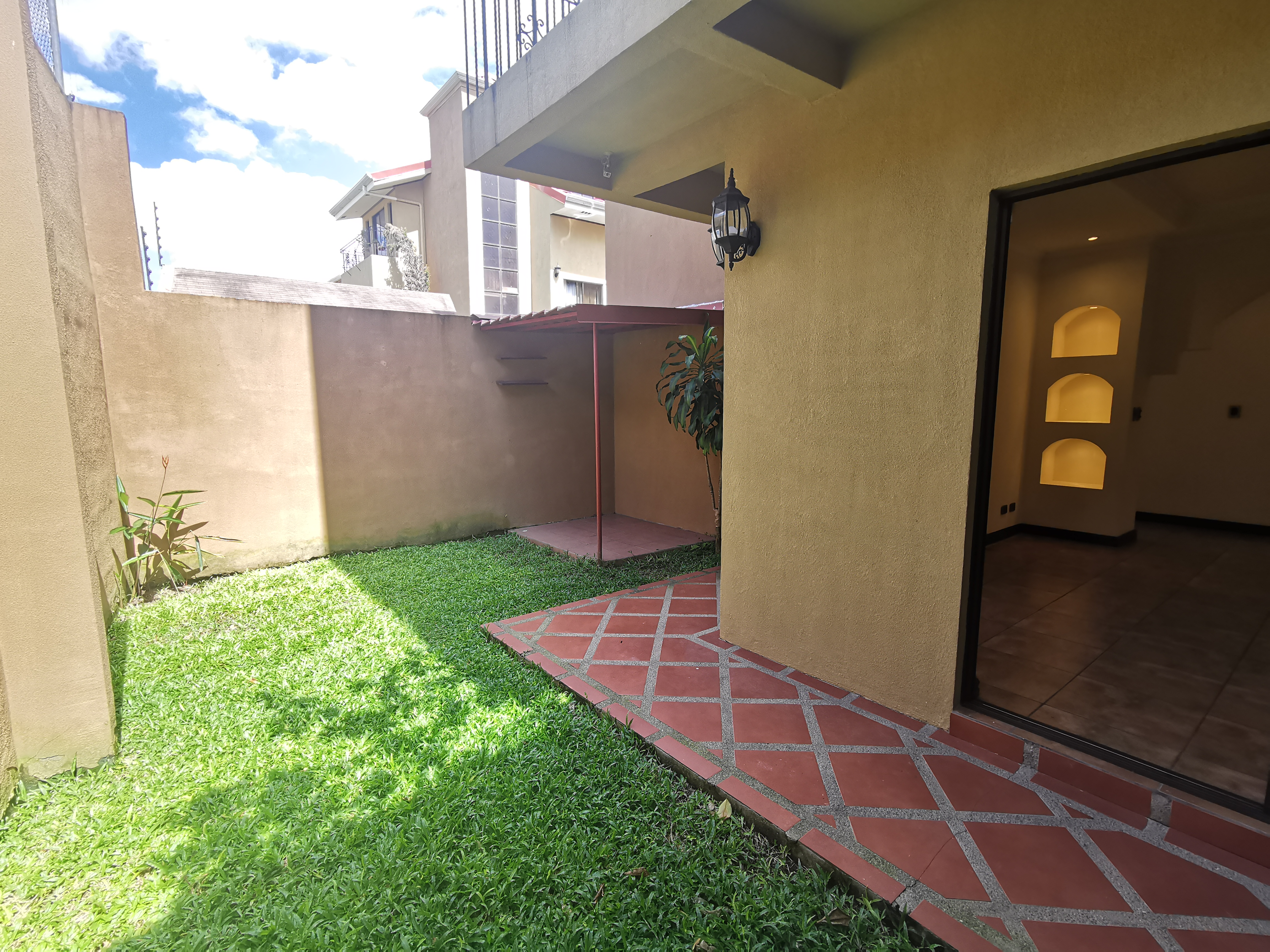 4 bed Single Family Homes For Sale in Curridabat, San Jose - thumb 6