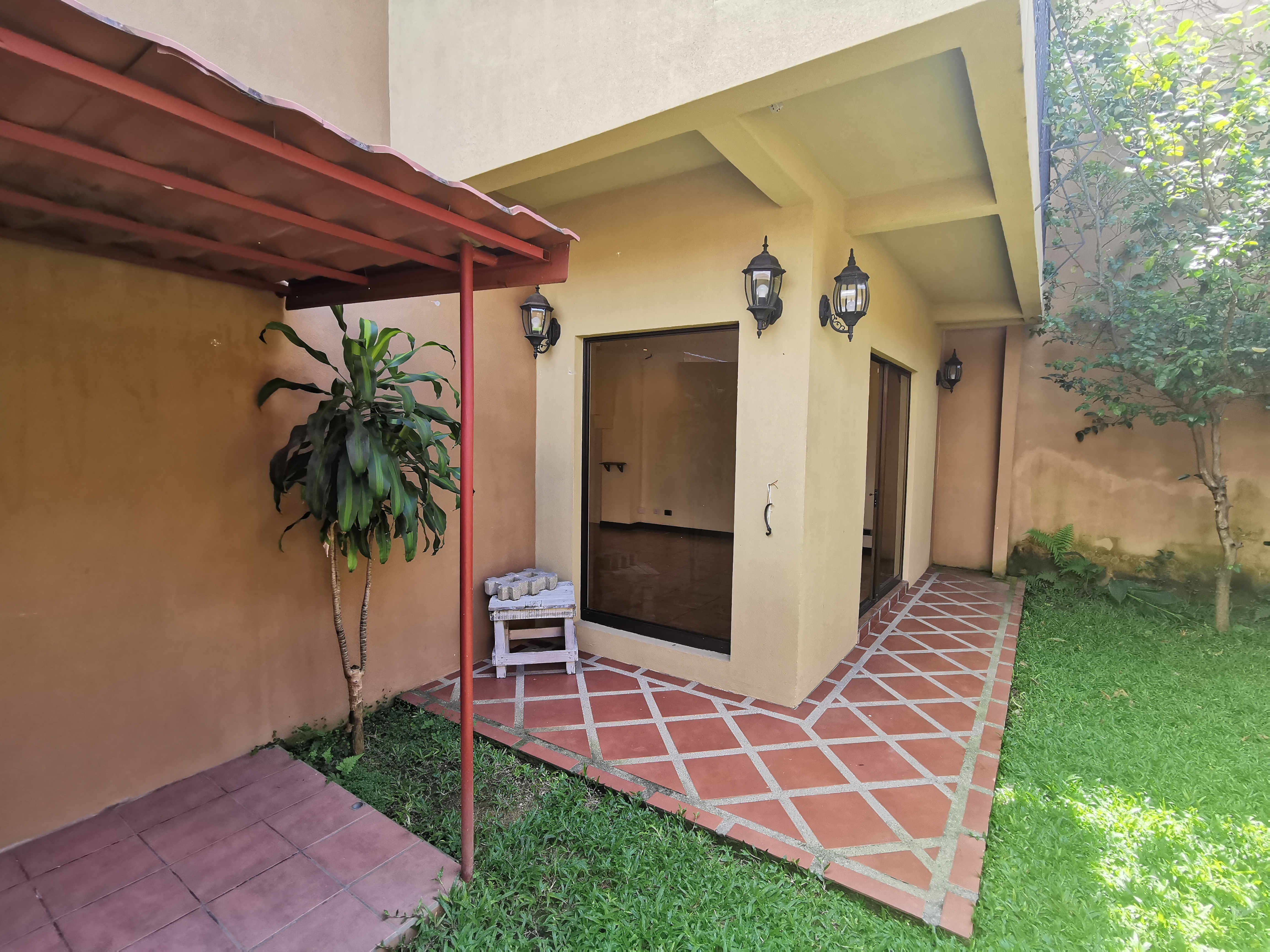 4 bed Single Family Homes For Sale in Curridabat, San Jose - thumb 7