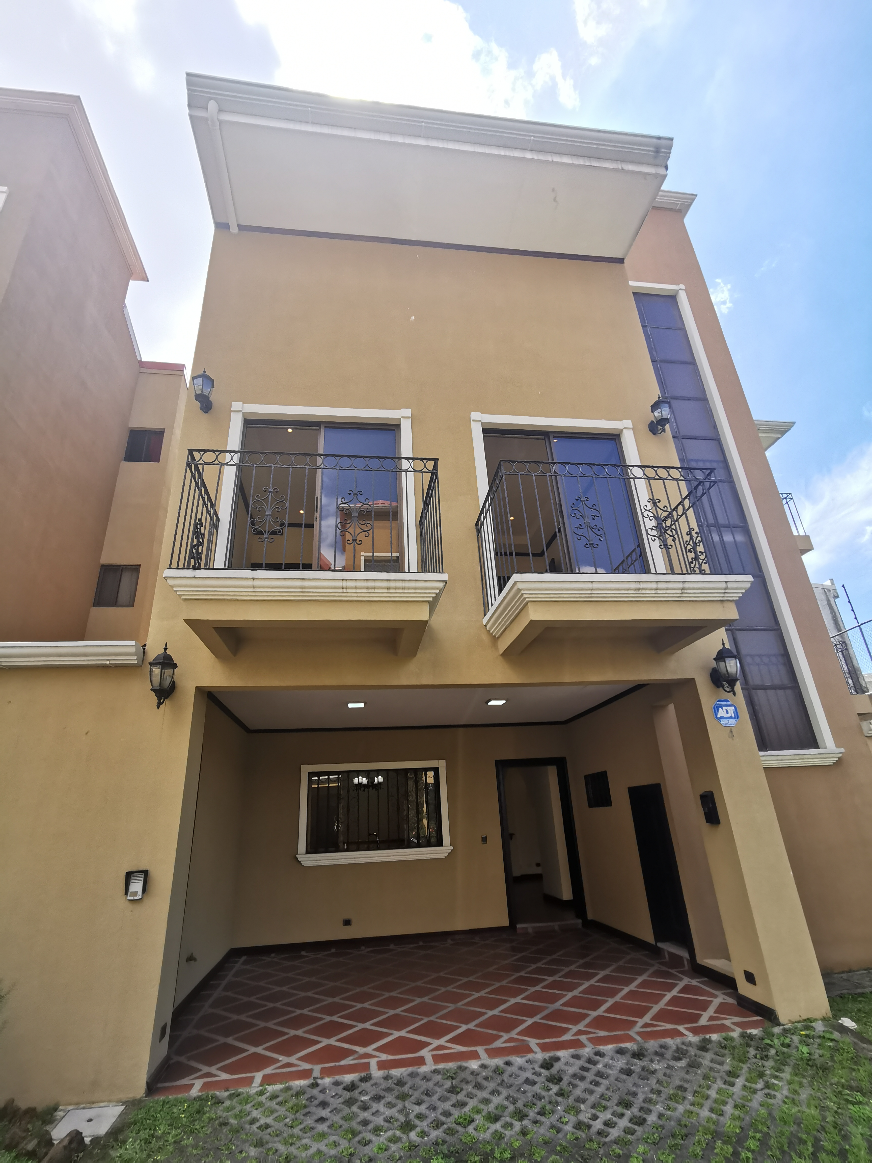 4 bed Single Family Homes For Sale in Curridabat, San Jose - thumb 16