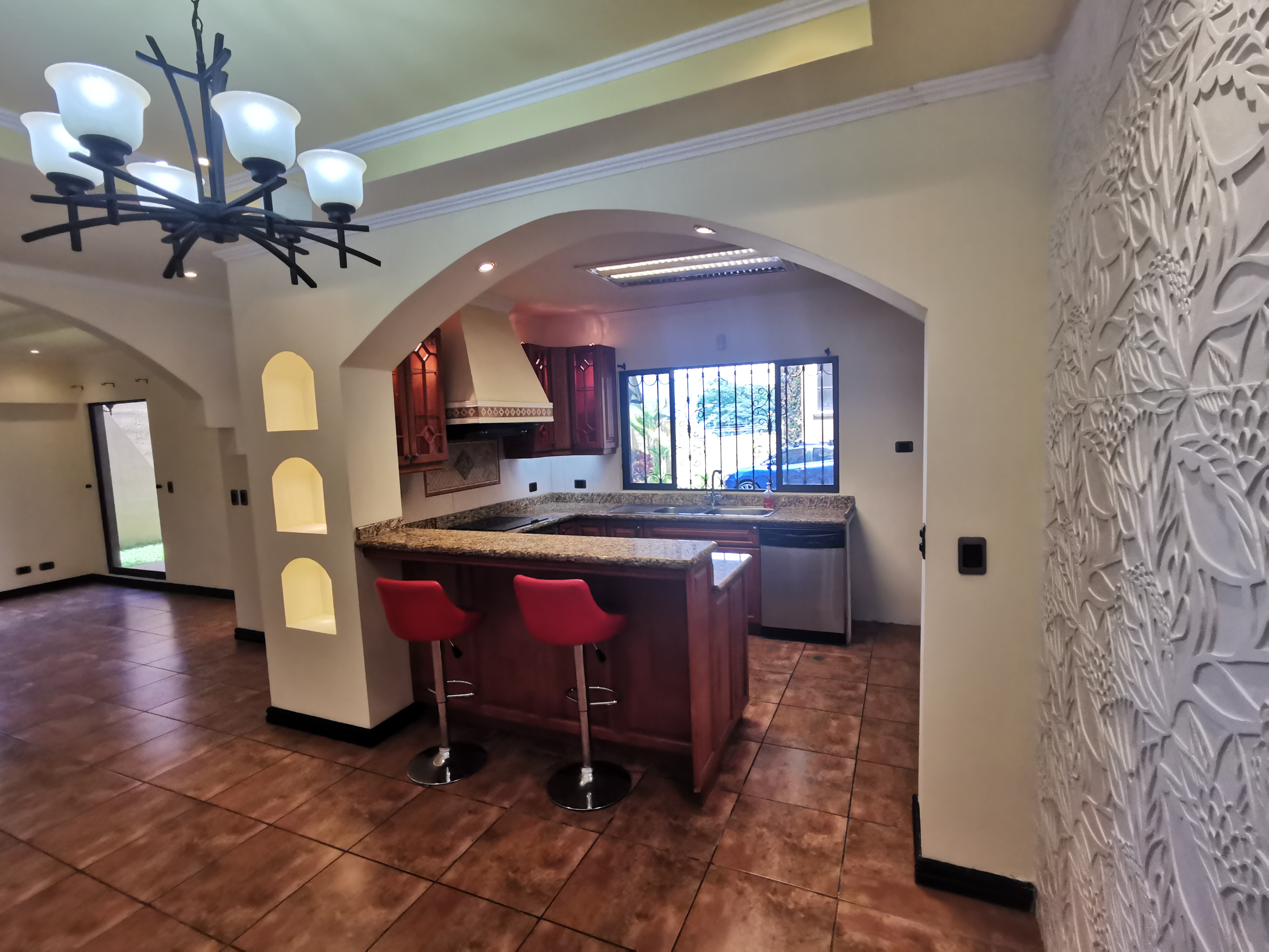 4 bed Single Family Homes For Sale in Curridabat, San Jose - thumb 1