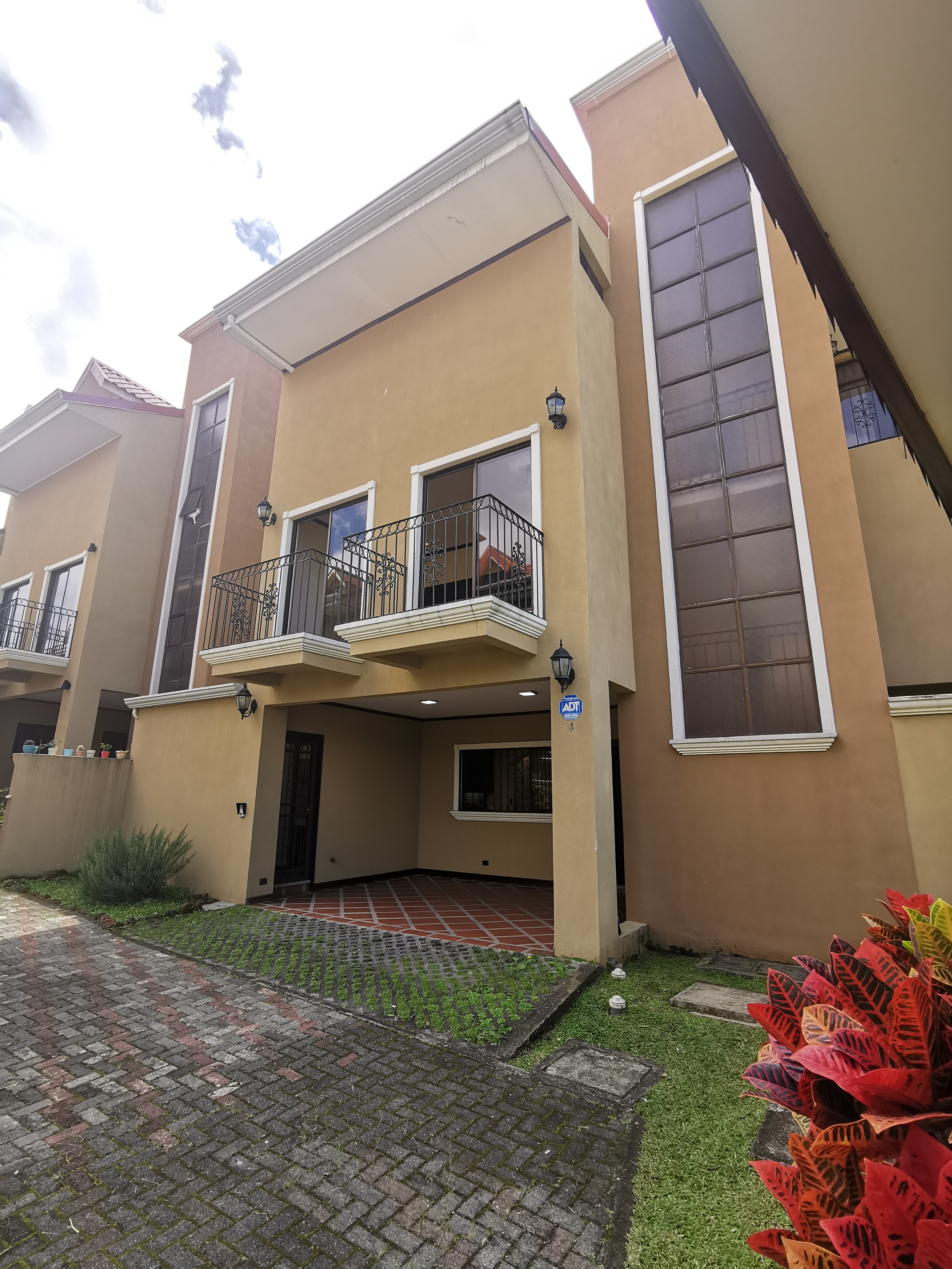 4 bed Single Family Homes For Sale in Curridabat, San Jose - thumb 17