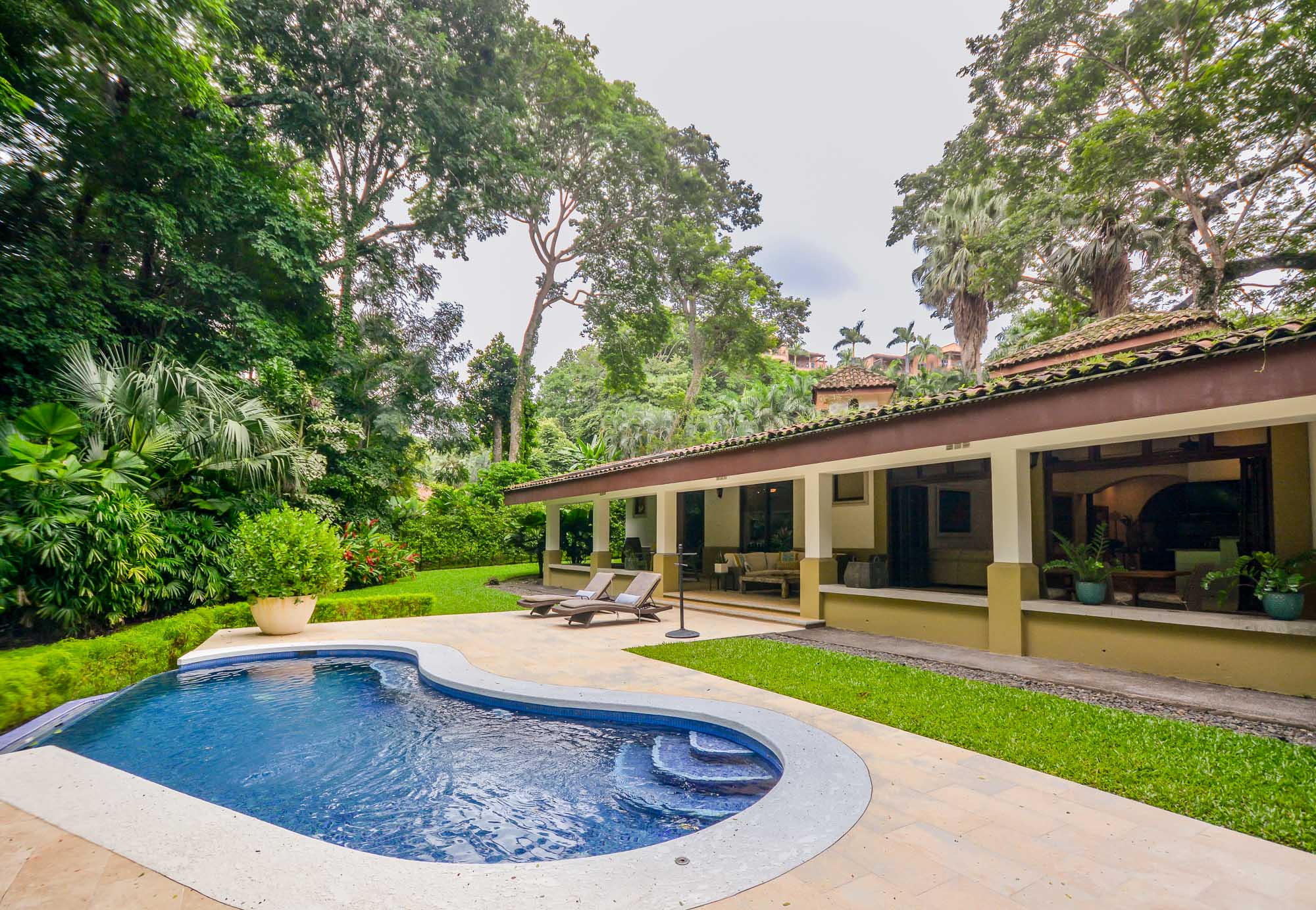 4 bed Single Family Homes For Sale in Herradura, Puntarenas - thumb 27