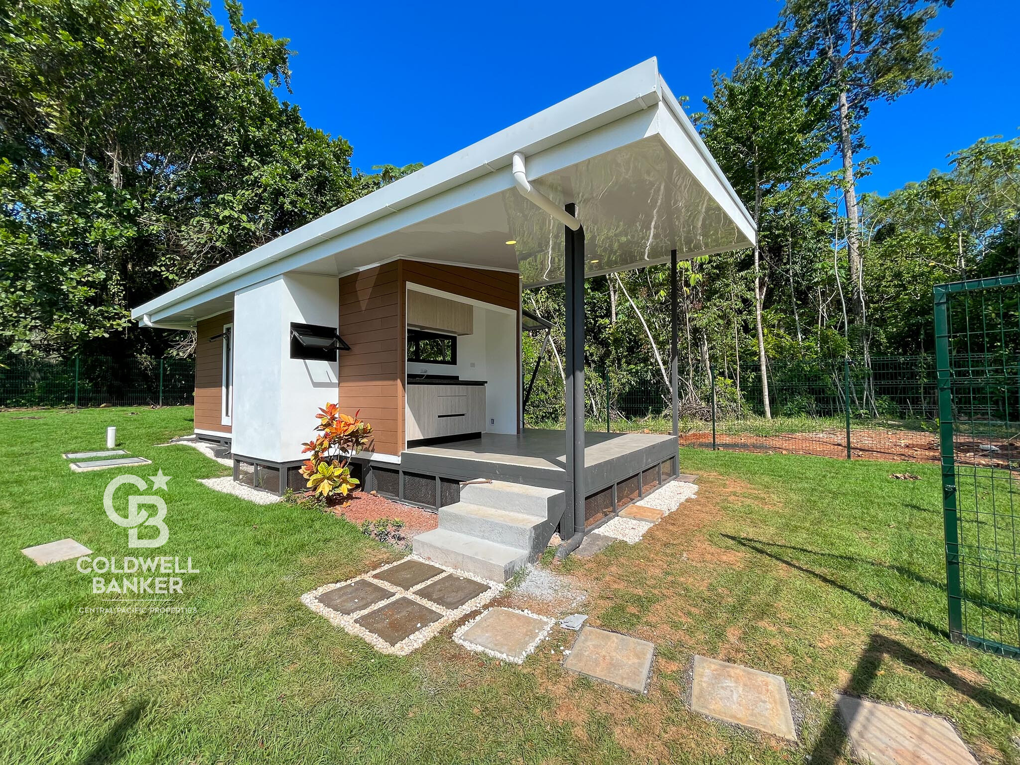 1 bed Single Family Homes For Sale in Parrita, Puntarenas - thumb 1