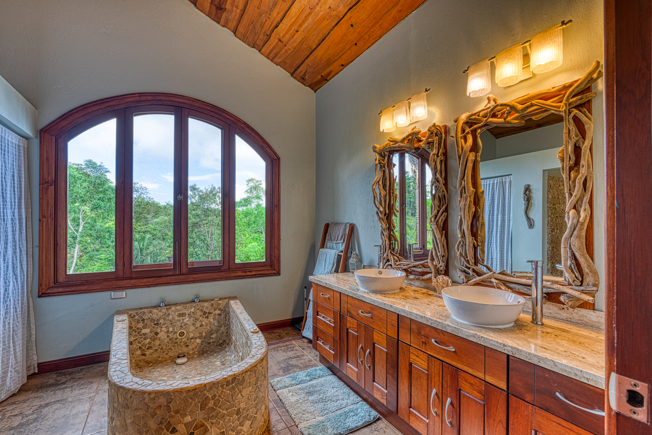 5 bed Single Family Homes For Sale in Dominical, Puntarenas - thumb 19