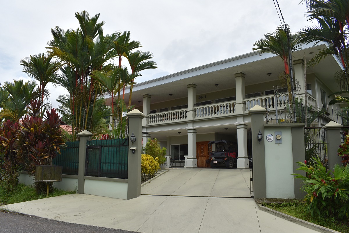 4 bed Single Family Homes For Sale in Golfito, Puntarenas - thumb 5